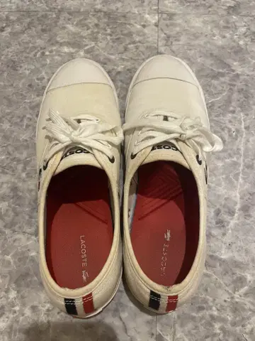 LACOSTE 화이트 스니커즈