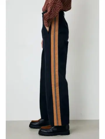 SIDE LINE STRAIGHT PANTS 네이비 moussy 마우지
