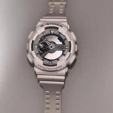 G-SHOCK GA-110C 화이트 배터리 교환 필수