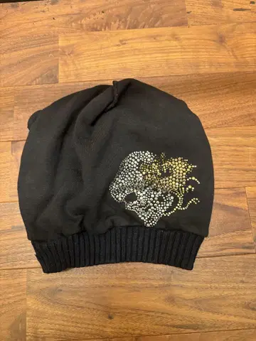 00s archive japanese label skull beanie