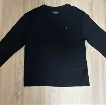 Calvin Klein Jeans 블랙 긴팔 티셔츠 M