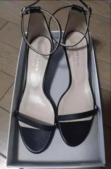 드레스타리아 샌들 24cm