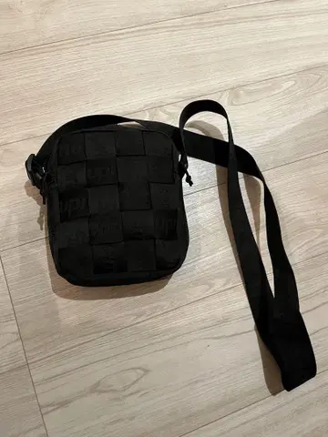 블랙 뜨개질 숄더백
