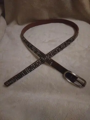 스톤 장식 브라운 가죽 벨트