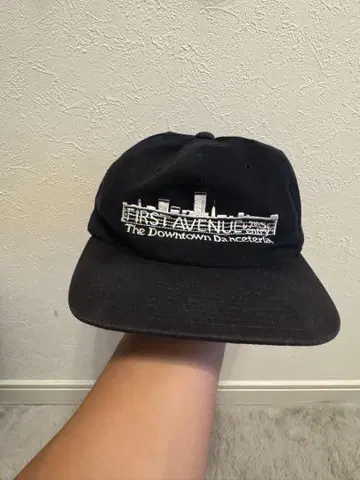 FIRST AVENUE 자수 로고 캡