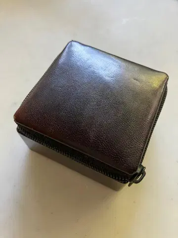 MAISON DE FAMILLE 가죽 케이스