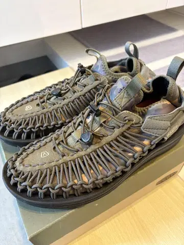 KEEN UNEEK HT 1019953 명제 카모플라주 콜라보