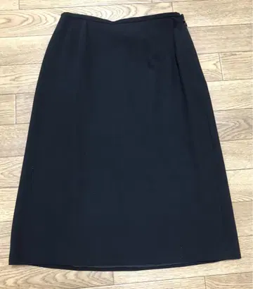 새상품급 빈티지 GIORGIO ARMANI 롱 스커트 40 블랙 컬러