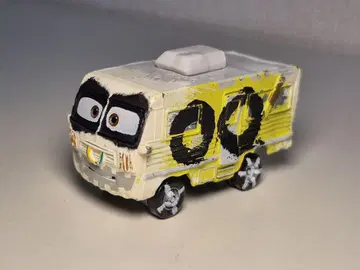 토미카 카즈 아비