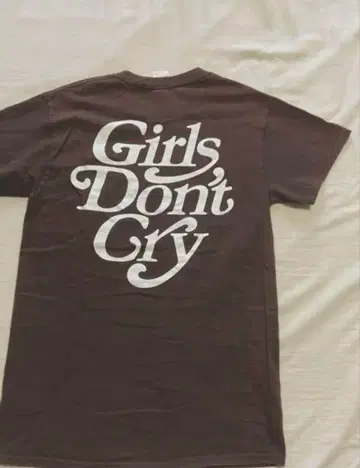 Girls Don't Cry 브라운 T셔츠