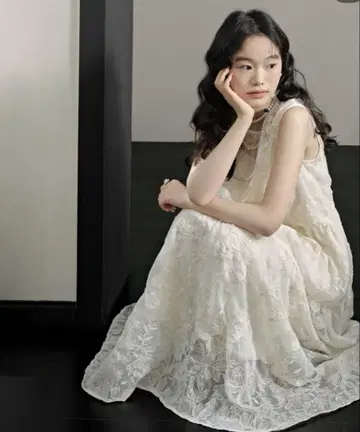 Kuose 아이보리 레이스 슬리브리스 롱 원피스