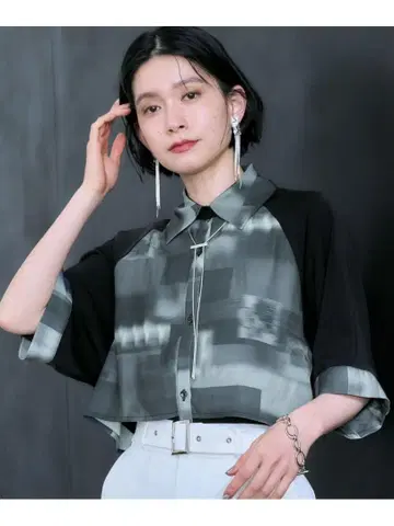 패턴 절개 셔츠(HARE)