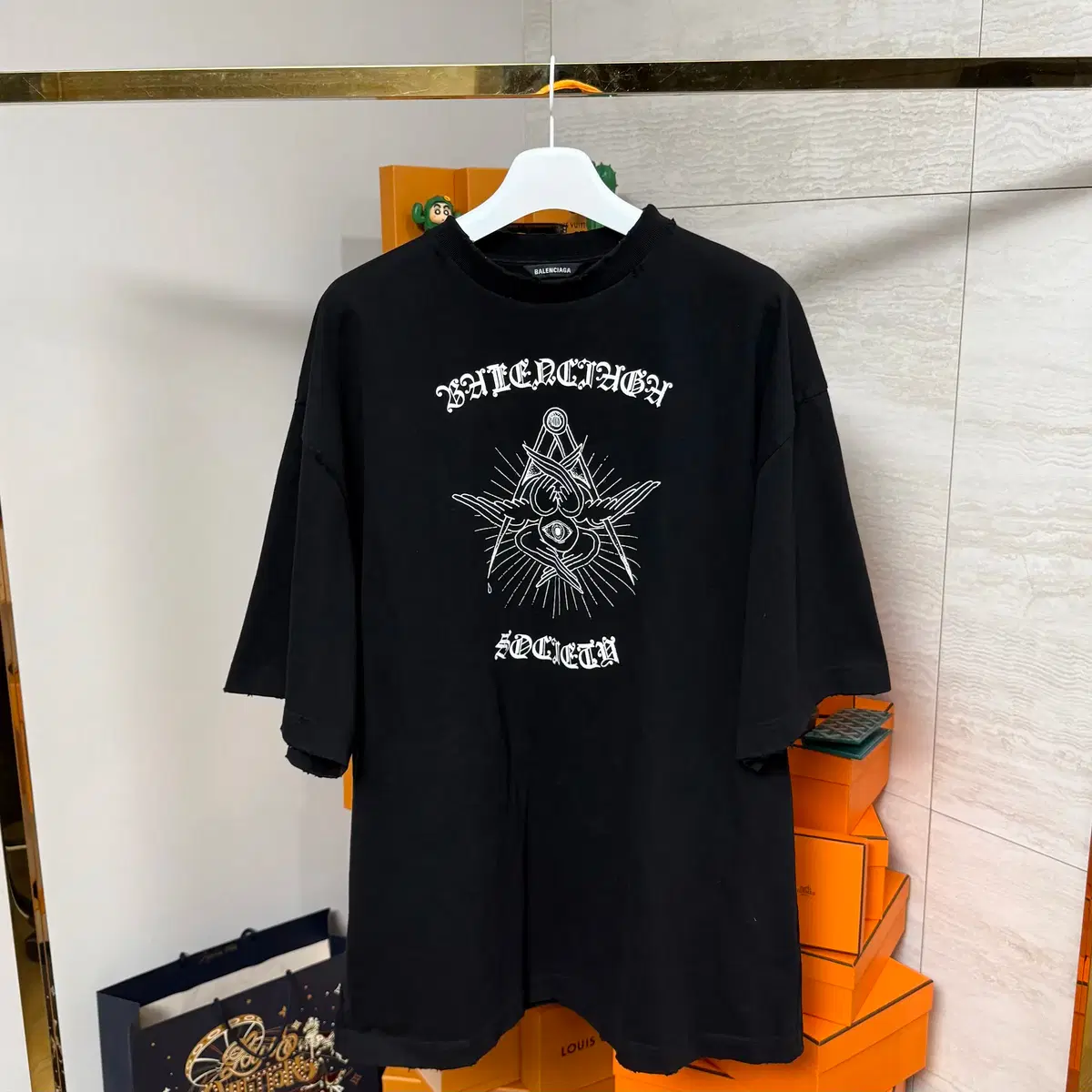 BALENCIAGA | 발렌시아가 3]Balenciaga Crypto Oversized Short Sleeve T-Shirt Faded  Black on Bunjang Global Site.