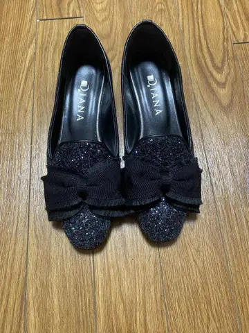 DIANA 블랙 글리터 펌프스