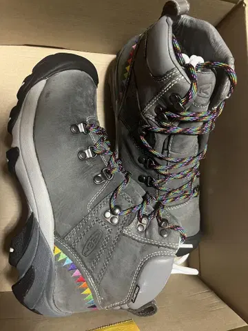 KEEN PYRENEES 타워 그레이 27.5