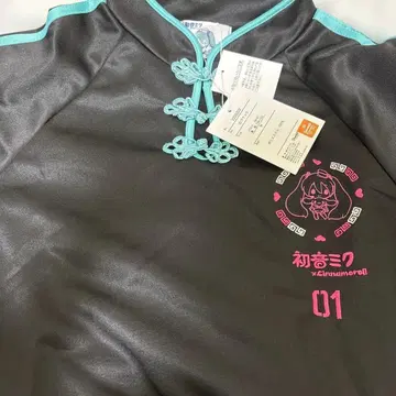 하츠네 미쿠 시나모롤 콜라보 아베일 풀오버 사이즈 M