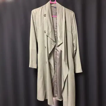 라이트 그레이 더블 브레스트 트렌치코트