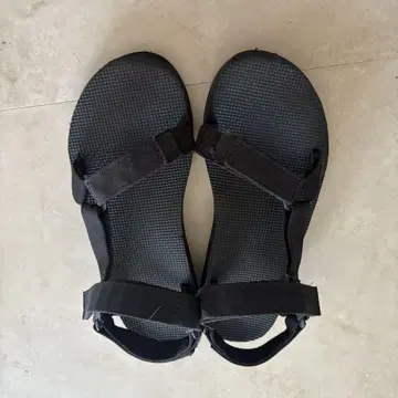 테바 샌들