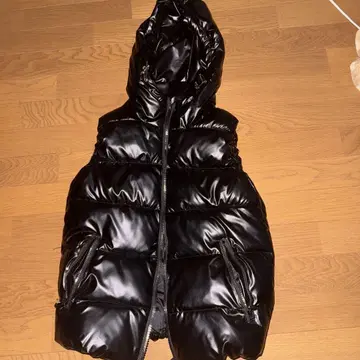후드 부착 블랙 다운 베스트