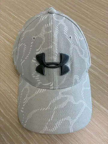 UNDER ARMOUR 카모 패턴 캡