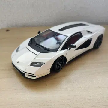 1/24 람보르기니 카운탁 LPI 800-4
