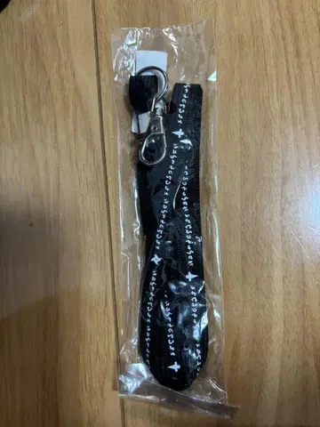 진 천지개벽집단 지그재그 스트랩 클립 포함