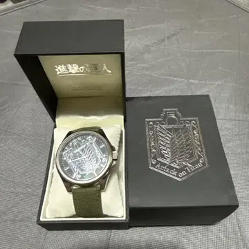 진격의 거인 손목시계 그린