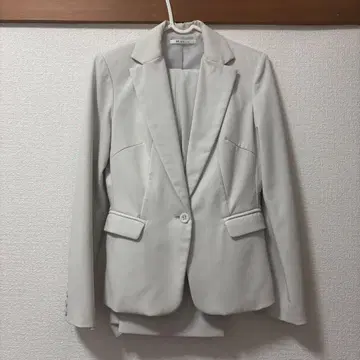 수트 화이트