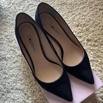 DIANA 네이비 컬러 스웨이드 펌프스 24cm