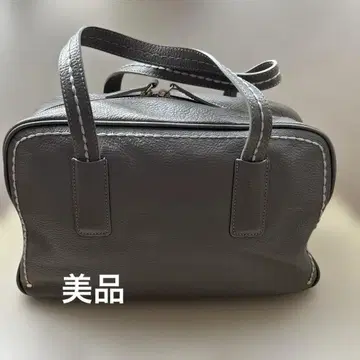그레이 가죽 핸드백