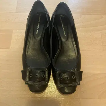 츠모리치사토 블랙 버클 포함