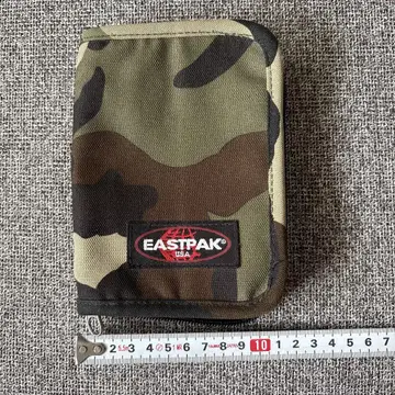 EASTPAk 지갑 이단 접이식 카모 패턴