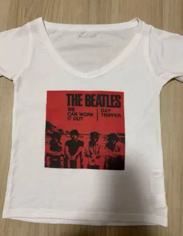 TINA:JOJUN THE BEATLES 오프숄더 티셔츠