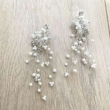 펄과 꽃 모티브 귀걸이 결혼식
