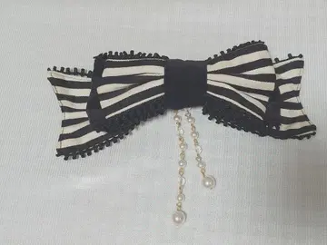 엔젤릭 프리티 스트라이프 리본 머리핀 오프화이트 x 블랙