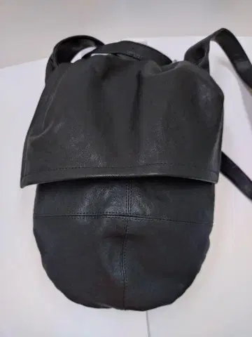 블랙 가죽 숄더백
