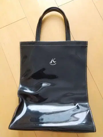 키타무라 블랙 광택 토트백 K 로고