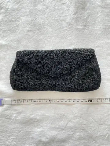 블랙 비즈 자수 클러치백