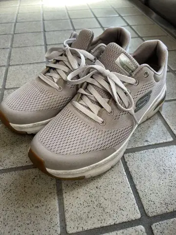 SKECHERS 에어 쿨드 그레이 스니커즈