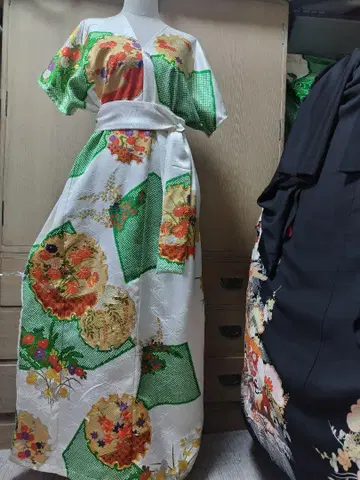 후리소데 실크 리메이크 원피스입니다.