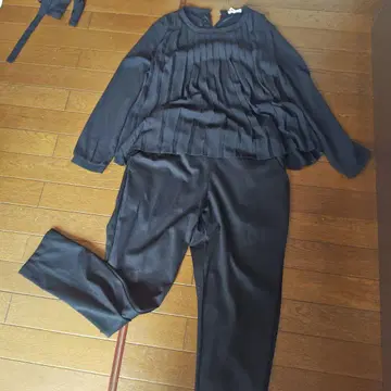 ELLE 블랙 플리츠 셋업