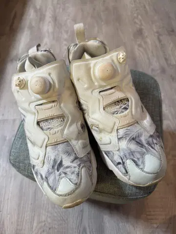 Reebok Instapump Fury 꽃무늬 스니커즈
