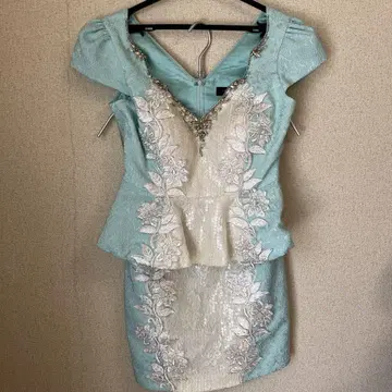 ROBE de FLEURS Glossy 스카이블루 페플럼 타이트 드레스