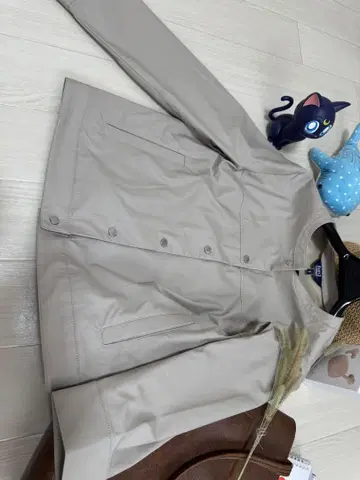 베이지 버튼 달린 캐주얼 자켓