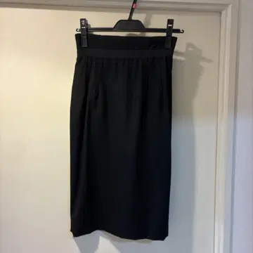 Kiton 블랙 타이트 스커트 무릎 기장