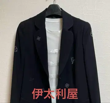 스와로브스키 비쥬 장식 블랙 테일러드 자켓 이타리야