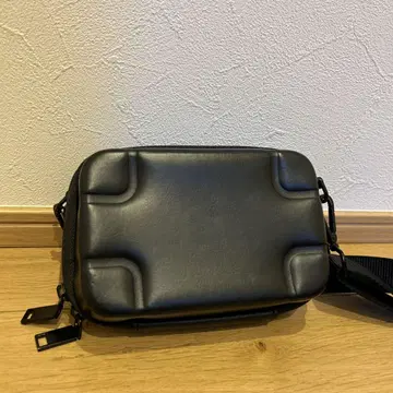 ZARA 크로스 바디백