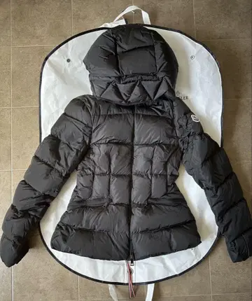 MONCLER 블랙 다운 자켓