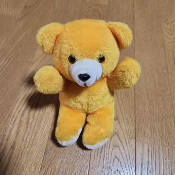 오렌지 컬러 곰 모양 봉제 인형