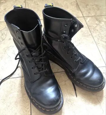 닥터마틴 8홀 부츠 블랙 숏부츠 Dr. Martens